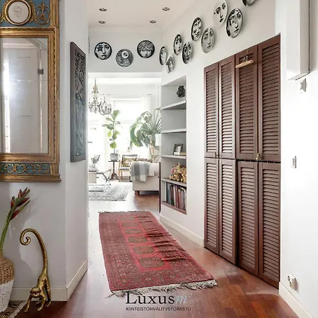 Elegant In The Center