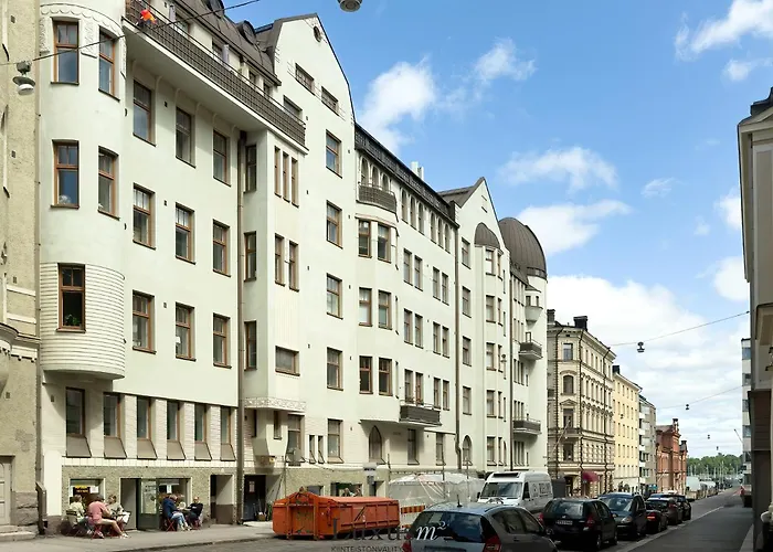 Elegant In The Center *