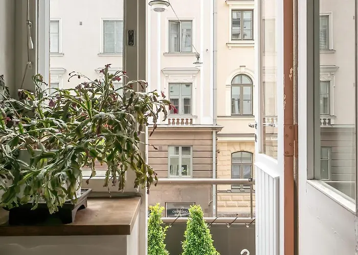 Elegant In The Center *