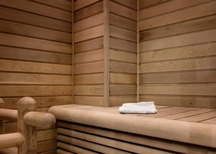 Elegant In The Center *